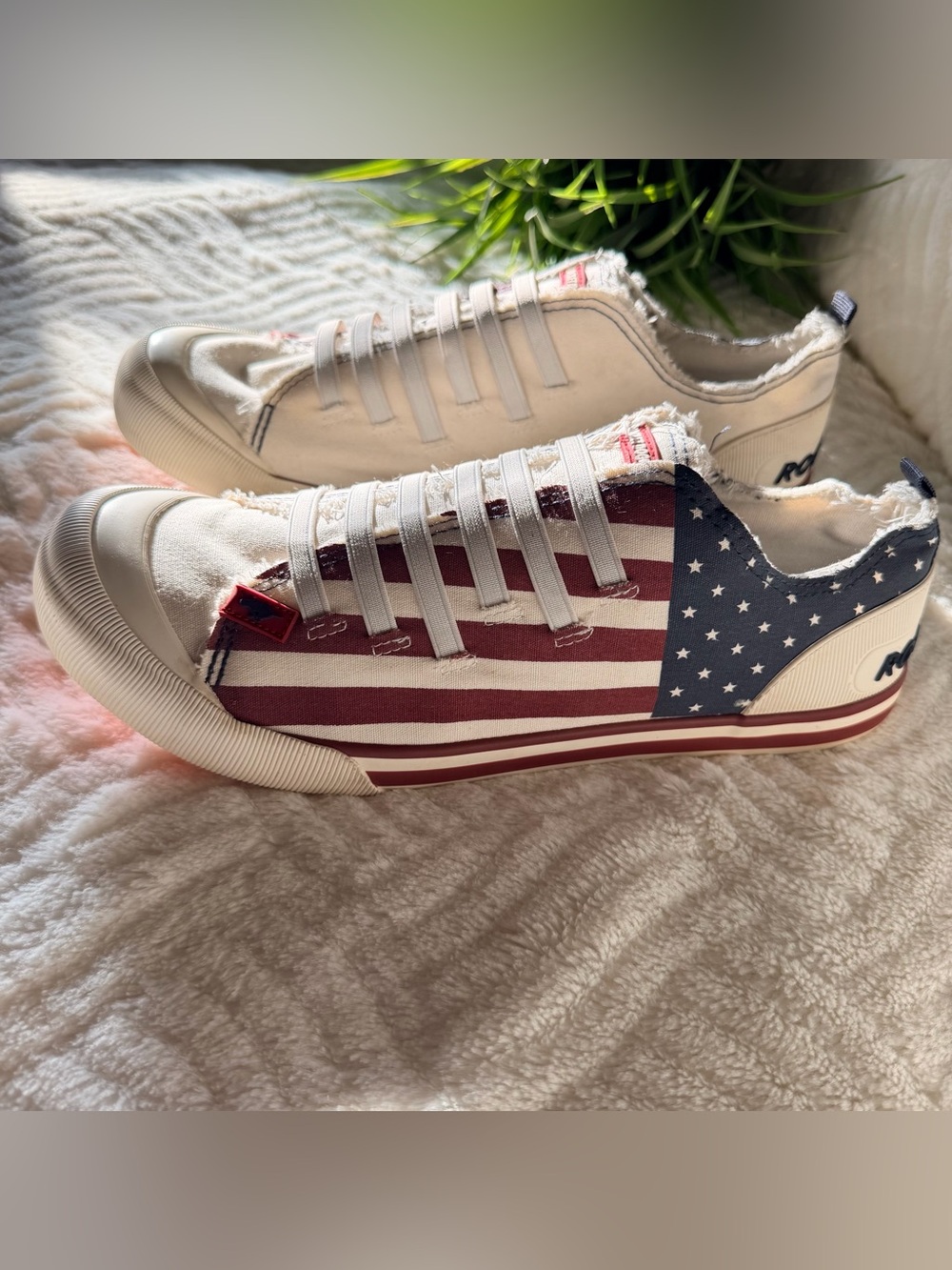 Rocket Dog American Flag Distressed Canvas Sneakers – Women’s Size 11